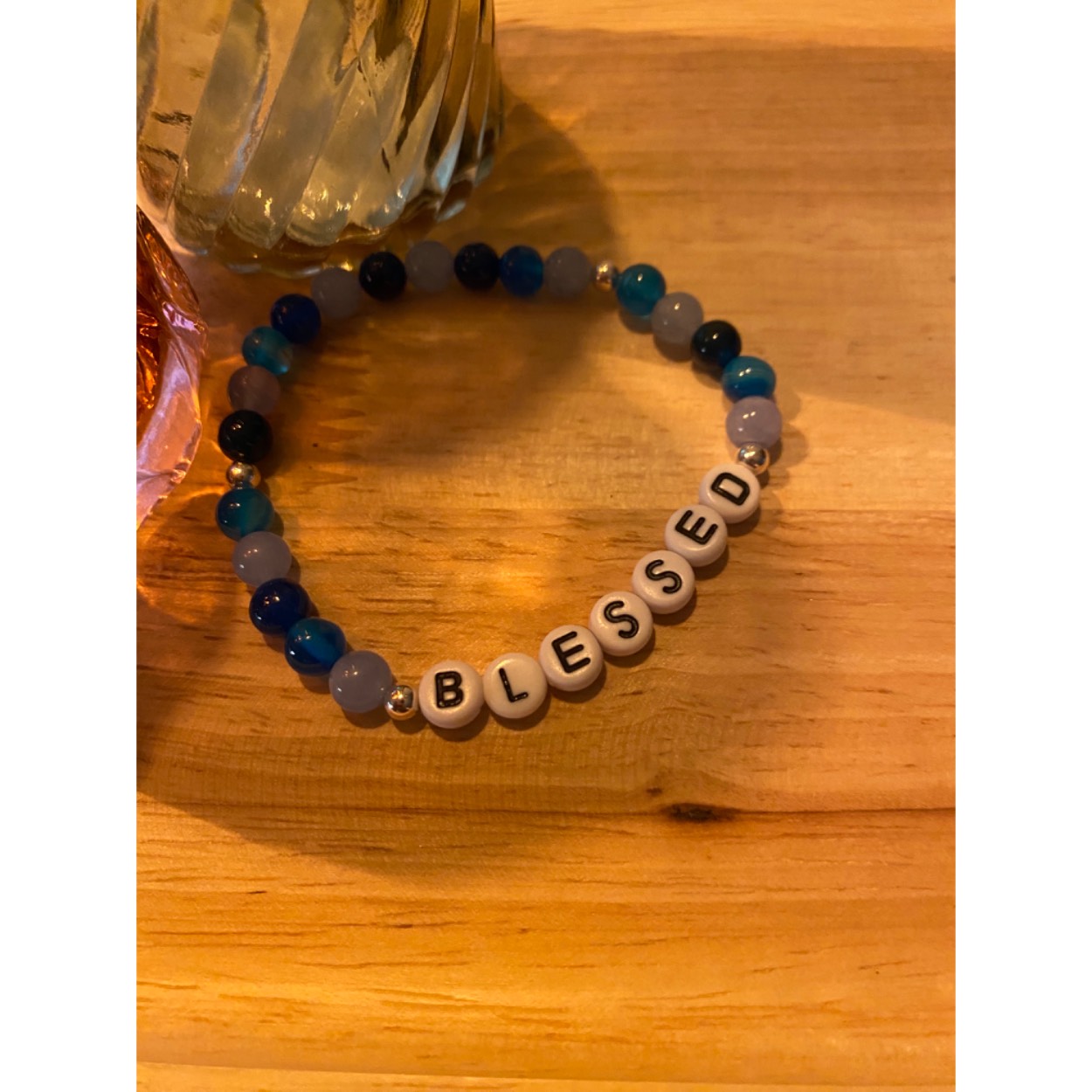 Focus on You.

lief armbandje met natuurstenen en een Positieve tekst om jezelf of iemand anders te motiveren om positief naar jezelf te kijken en elk moment van de dag eraan herinnerd te worden dat jij speciaal bent!!