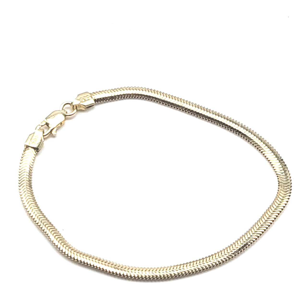 Unieke moderne 14 karaats gouden armband. Deze armband zoals het al zegt is goud gevlochten in een visgraat design. Voor iedereen wat wils! 3.4 mm breed, 4.9 gram 18cm