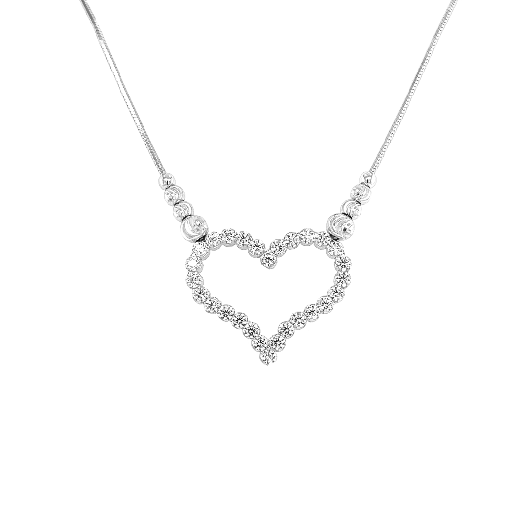 Dit 925 zilveren collier is slang geschakeld met aan de onderzijde een vast hart vol gezet met briljant geslepen zirkonia stenen. Naast het hart zitten aan iedere zijde vier bewerkte bolletjes welke kunnen bewegen over het collier. Lengte van het collier is 42cm.