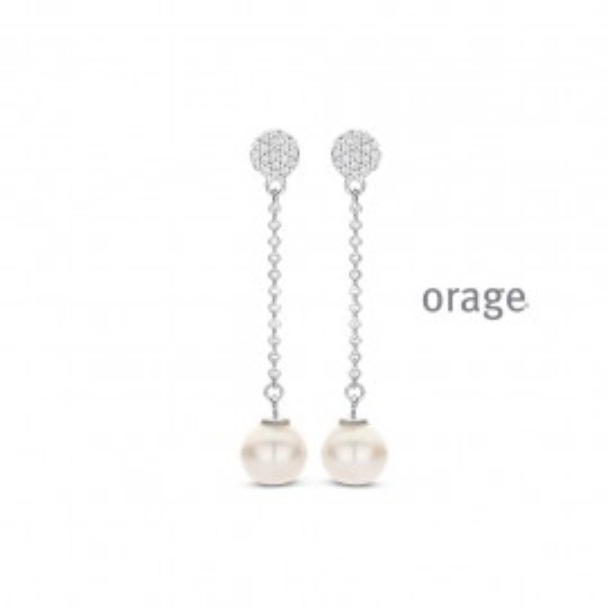 De oorhangers zijn in zilver met zirkonium en parel.