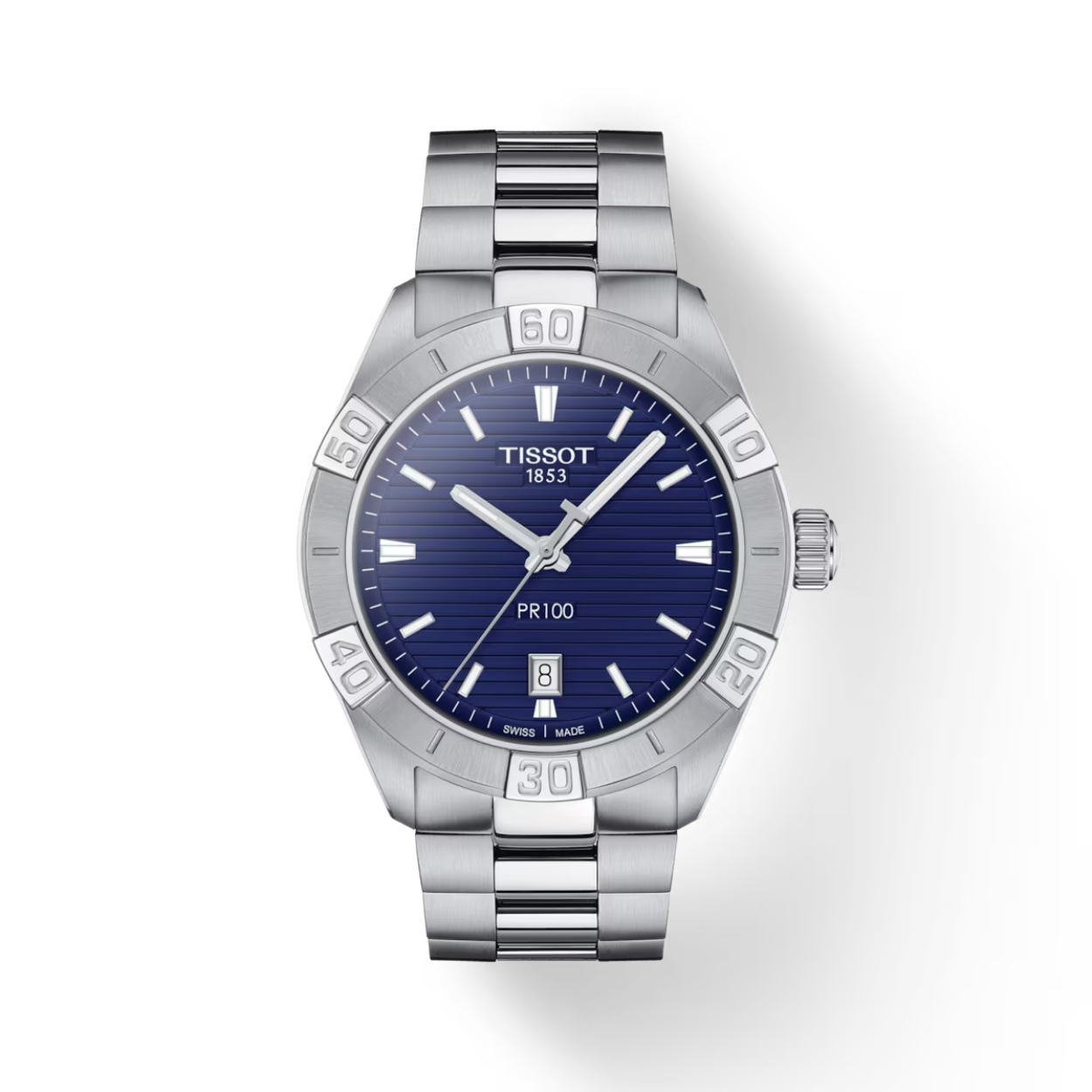 De Tissot PR 100 Sport T1016101104100 is een stijlvolle herenhorloge met een chronograaf functie en een waterdichtheid tot 100 meter. Het horloge heeft een blauwe wijzerplaat met zilveren details en een stalen band. Het kan zowel casual als formeel gedragen worden en past perfect bij elke outfit. Draag dit horloge met trots en straal klasse uit waar je ook gaat.