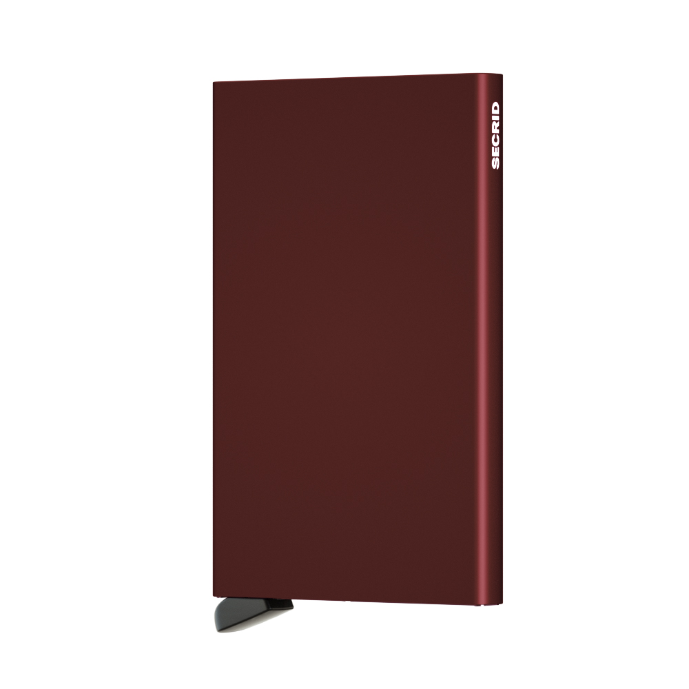 De Cardprotector is het hart van de collectie en onze meest minimalistische wallet. Het gepatenteerde mechanisme geeft met één simpele beweging toegang tot je kaarten: klaar voor gebruik. De aluminium behuizing beschermt de kaarten tegen buigen, breken en ongewenste draadloze communicatie.
Draagt
4 verdikte of 6 platte kaarten
Afmetingen en gewicht
63 x 102 x 8 mm
48 g