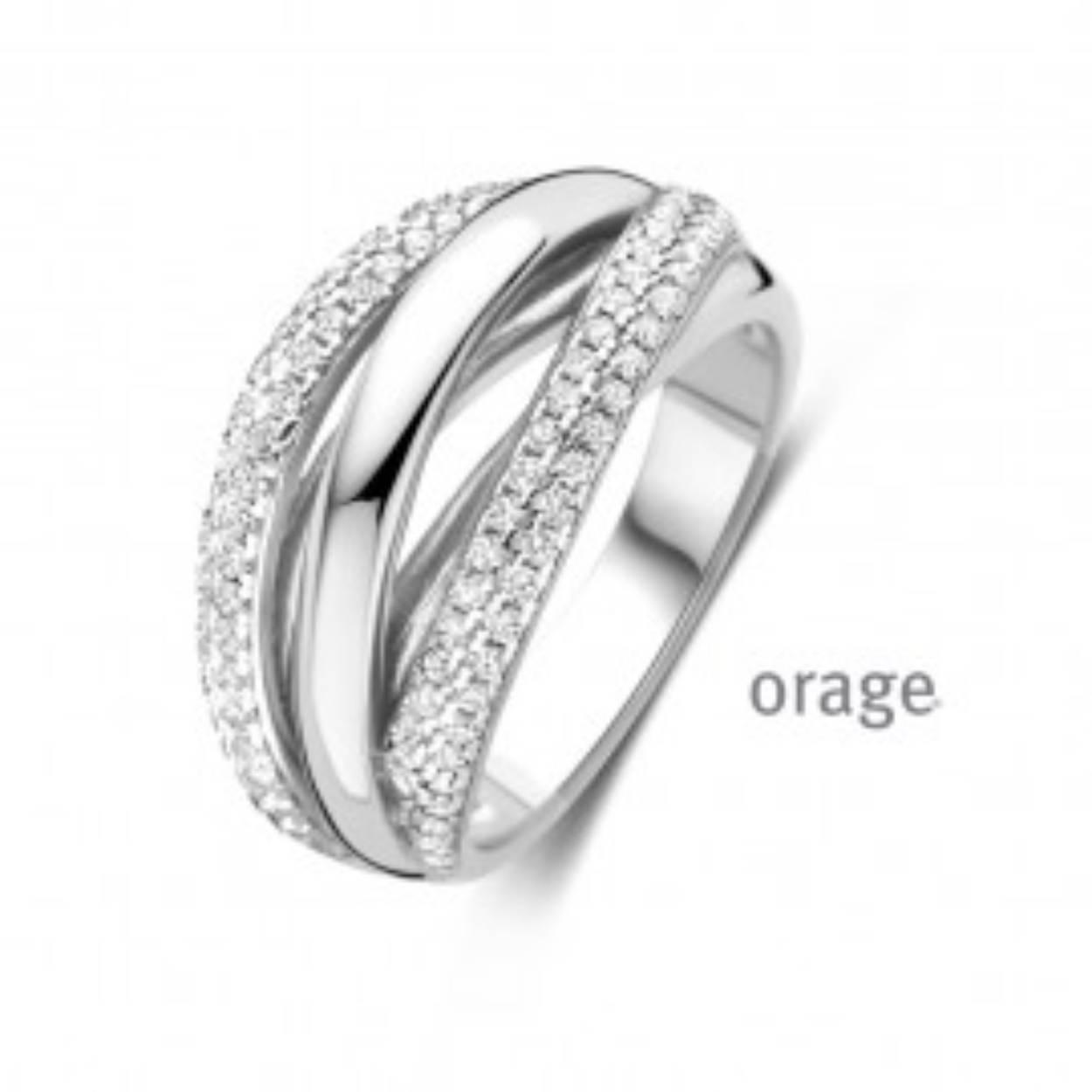 De ring is in zilver met zirkonium. Het model is breed en open verwerkt.(R6700)