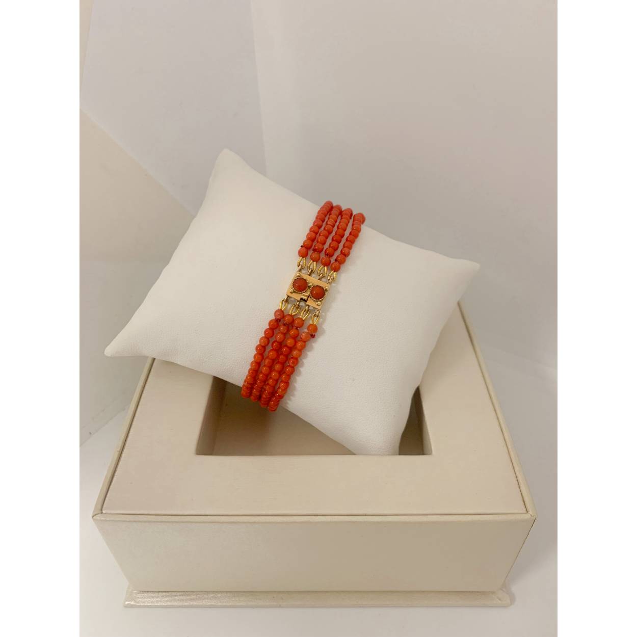 VINTAGE bloedkoraal armband met gouden sluiting 
