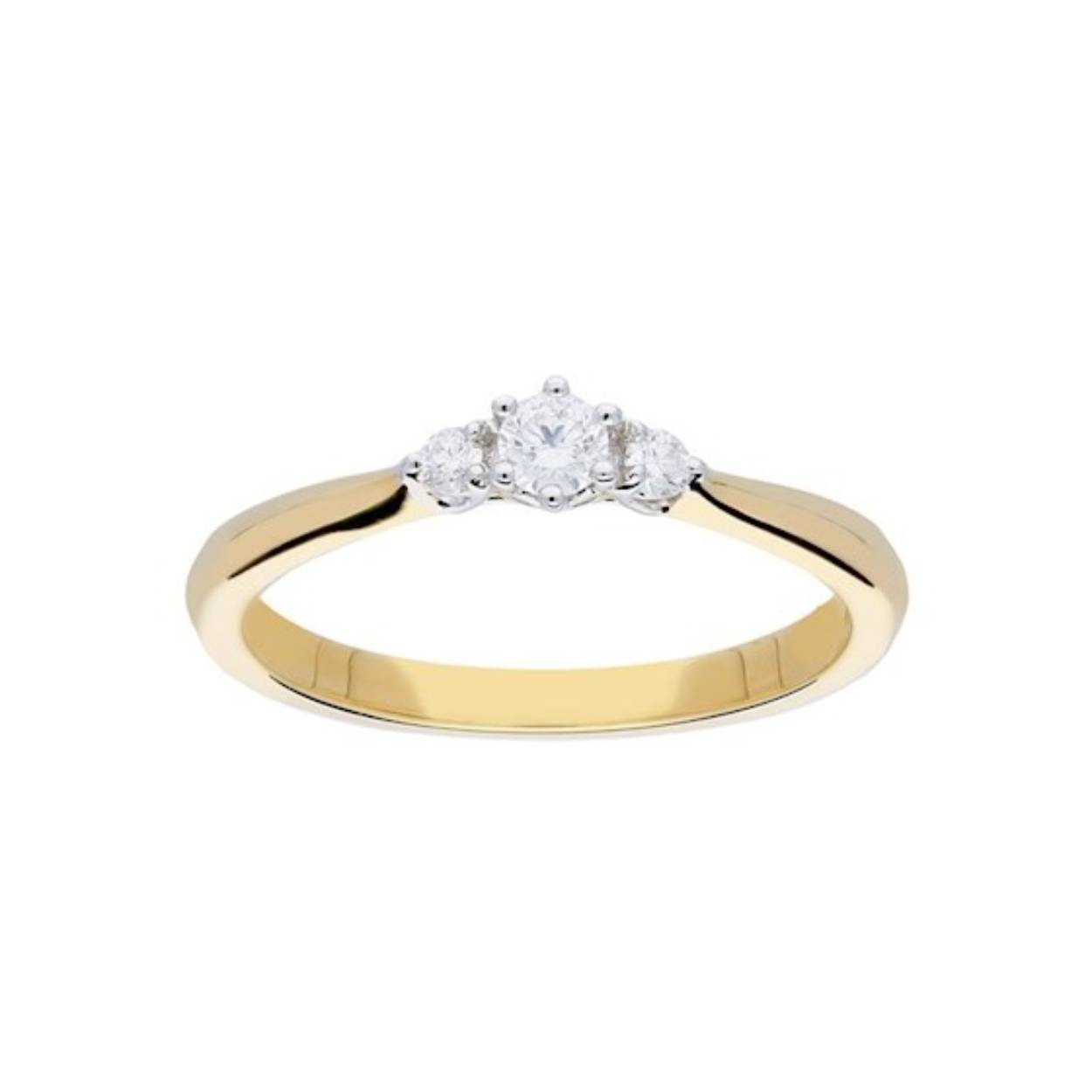 14k geelgouden ring met drie briljant geslepen diamanten, met een totale gewicht van 0.145crt. Onder de middensteen is de zetting bewerkt tot een hart.