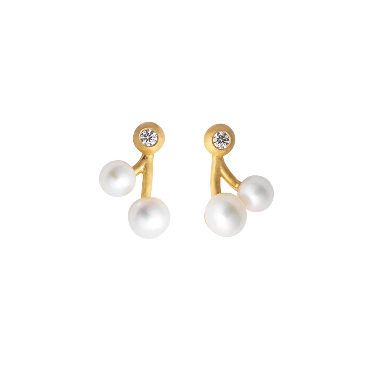 Geïnspireerd door de volwassen en verfijnde vrouw, wil de parelcollectie de vrouwelijkheid brengen aan iedereen die deze elegante sieraden draagt. Parels symboliseren wijsheid en alle ontwerpen zijn verkrijgbaar in zowel sterling zilver als 14K verguld sterling zilver met zoetwaterparels en zirkonia.