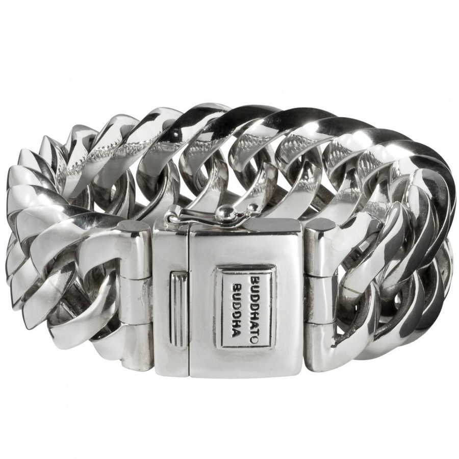 De Chain Big armband is een echte bestseller op basis van de Chain schakel en staat bekend om zijn opvallend gevormde zilveren schakels. De Chain Big armband is de grootste armband van de Chain familie. Handgemaakt en tijdloos, de sterling zilveren armband kan perfect worden gecombineerd met andere sieraden uit de Chain familie, bijvoorbeeld de Chain ring of oorbellen.