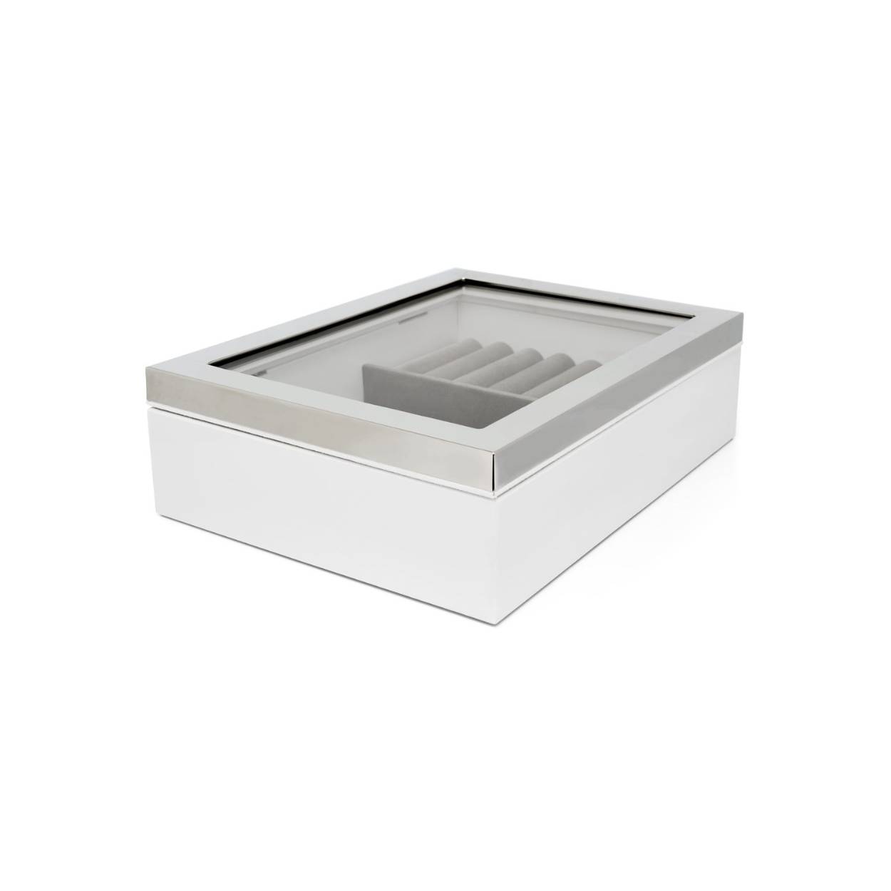 Je mooiste sieraden berg je op met deze sieradendoos van Zilverstad. Door de glazen deksel met zilveren rand, kun je precies zien wat erin zit. De binnenkant is bedekt met zacht velours, zodat je sieraden niet beschadigd worden. Aan de rechterkant is er ruimte voor ringen en oorbellen. In het vak aan de linkerkant kun je verschillende sieraden kwijt. 
227x176x69