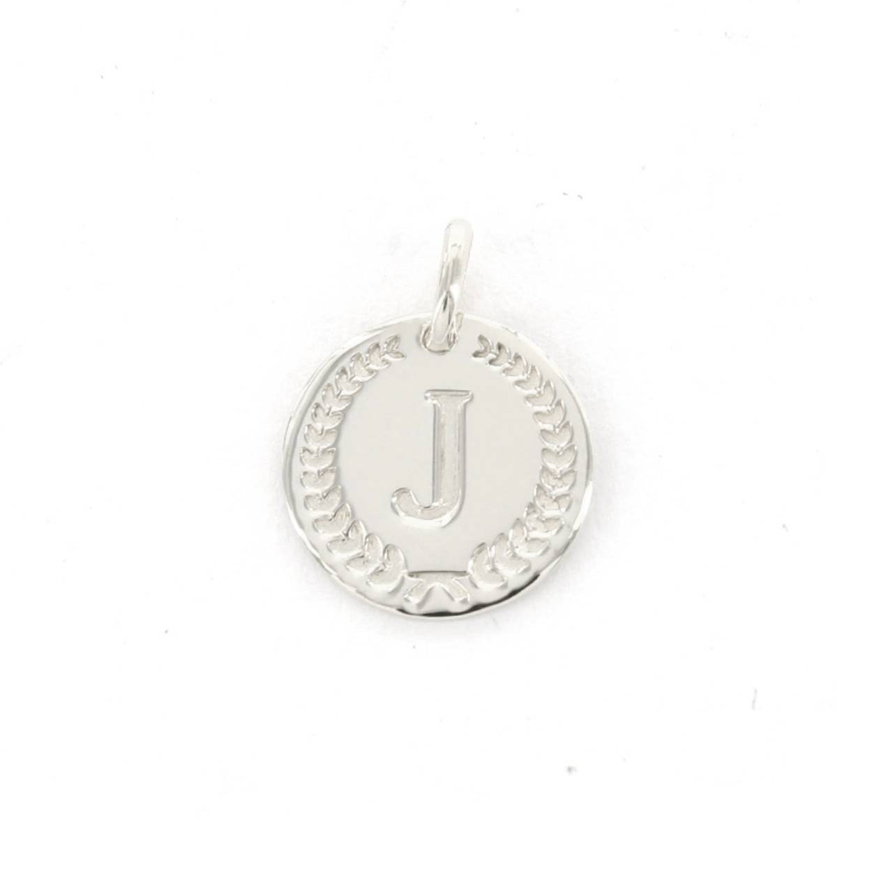Voor deze hanger heb je een Imotionals ketting nodig. Imotionals kettingen hebben een klein oogje dat door de hanger past.

De collectie hangers en bedels van Imotionals bestaan uit initialen en symbolen. Kies je collier en bedel(s) naar keuze en creëer zo je gepersonaliseerde Necklace.  Je schuif de bedel aan het collier, de lengte kun je zelf bepalen, en hoe leuk is is om 2 of 3 lengtes samen te dragen. Creëer your own Necklace Party.

Imotionals is een zilveren sieradenlijn bestaande uit dunne colliers en hangertjes, het laatste in de vorm van initialen en symbolen. waarmee je door middel van colliers, initialen en symbolen expressie geeft aan jou gevoelens of gedachten.

Een letter sieraad zorgt ervoor dat je jouw look een persoonlijke touch kan geven. Kies voor je eigen letter of de letter van je beste vriendin, vriend, moeder of iemand anders die je dierbaar is. Je kunt er zelfs een hele naam aan hangen, met bijvoorbeeld een hartje of sterretje symbool voor extra betekenis. Ook mega leuk om te geven als cadeautje. Get it before it's gone!