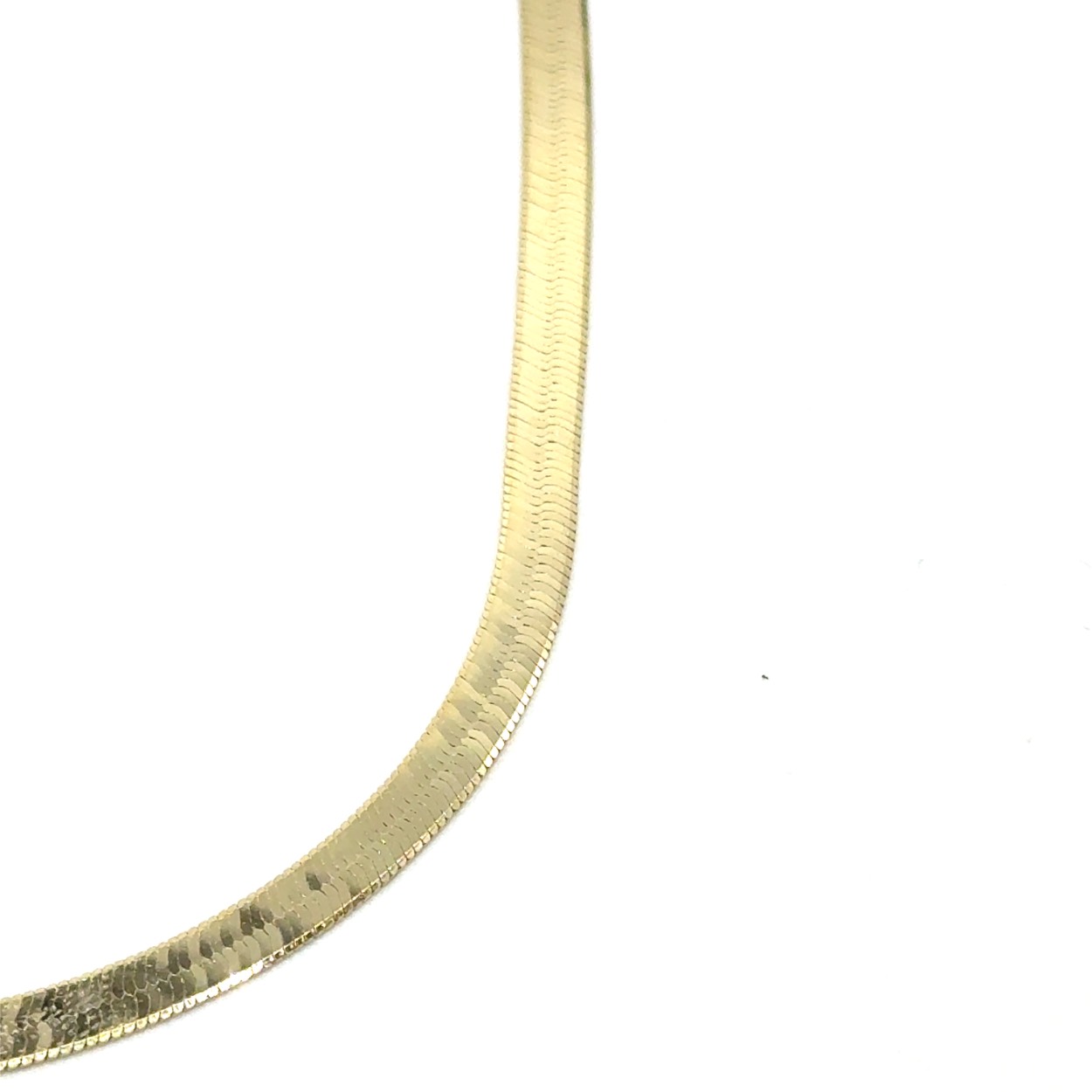 14k gouden visgraat ketting. ketting is ca 12 gram en 4.7mm breed. 