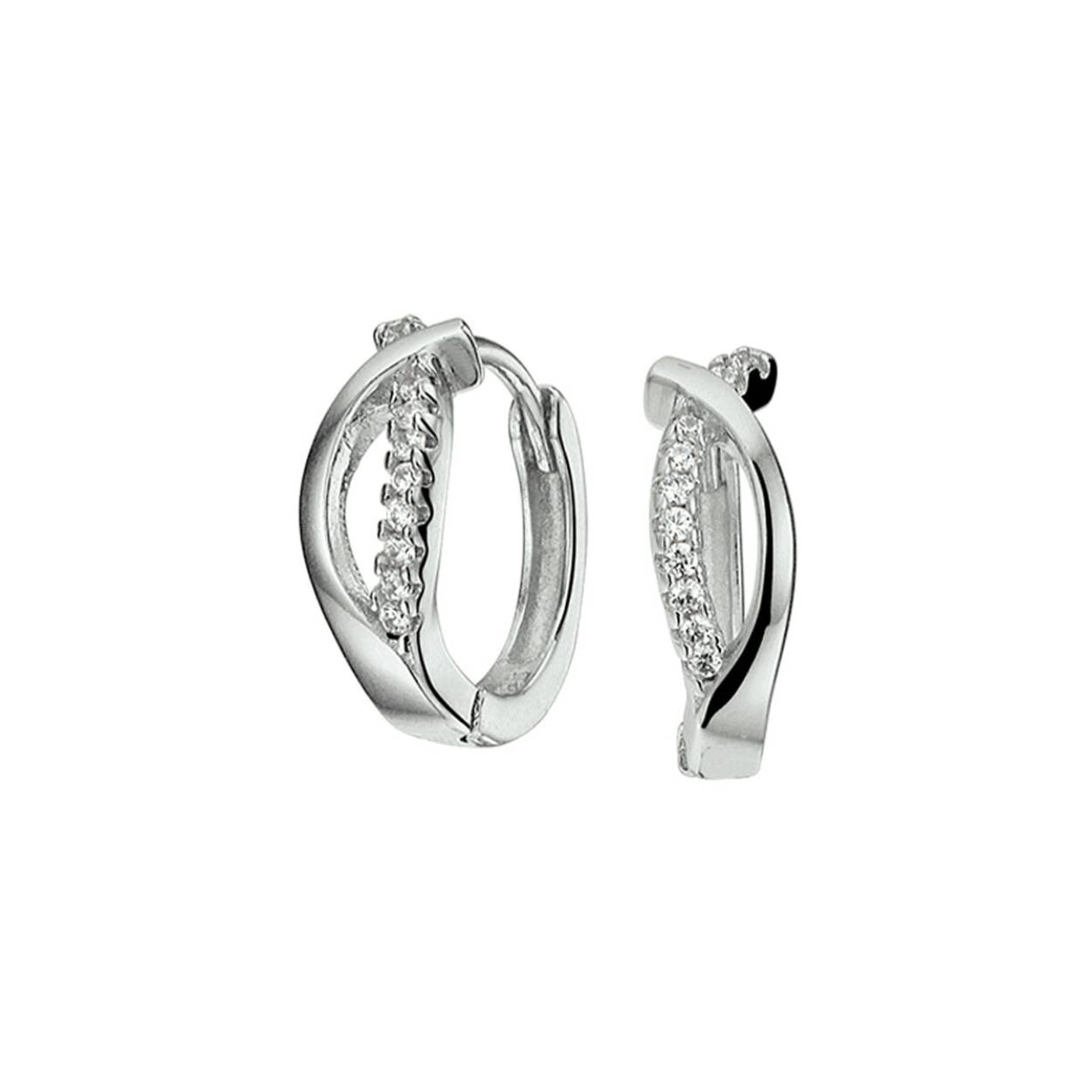 Gerhodineerd zilveren klapoorringen van 13x4.5mm uitgevoerd met een rijzetting van briljant geslepen zirkonia en stevige scharnier sluiting.
