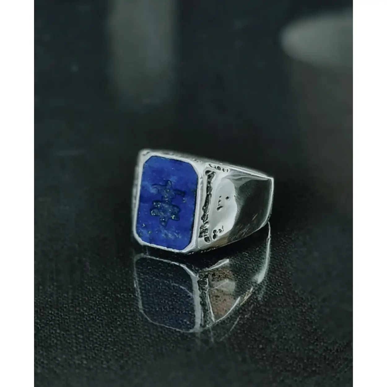 Taj Amsterdam zegelring  Adric met blauwe steen