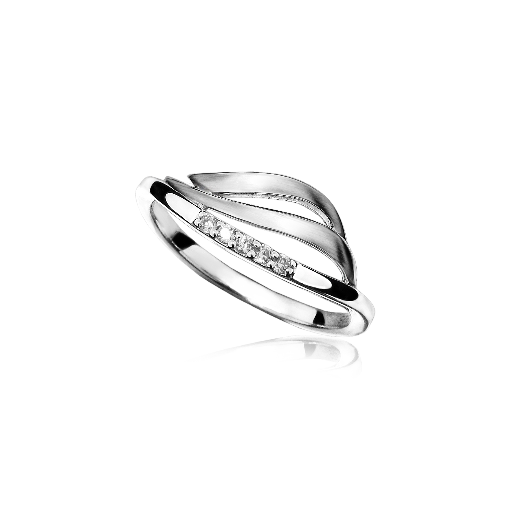 Deze 925 zilveren ring is mooi en sierlijk ontworpen. De ring is gedeeltelijk glad gepolijst en gedeeltelijk gematteerd, dit zorgt voor een bijzondere uitstraling. De briljant geslepen zirkonia stenen zorgen voor de nodige schittering. Dit sieraad is onderdeel van een onwijs leuk setje van een ring, hanger en oorsieraden.

Set productnummers:
Ring: R016
Hanger: H016
Oorsieraad: O016