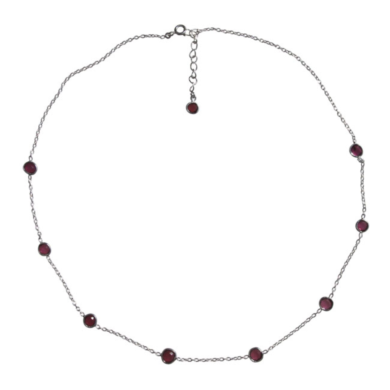 Zilveren collier met rodoliet steentjes versierd. 