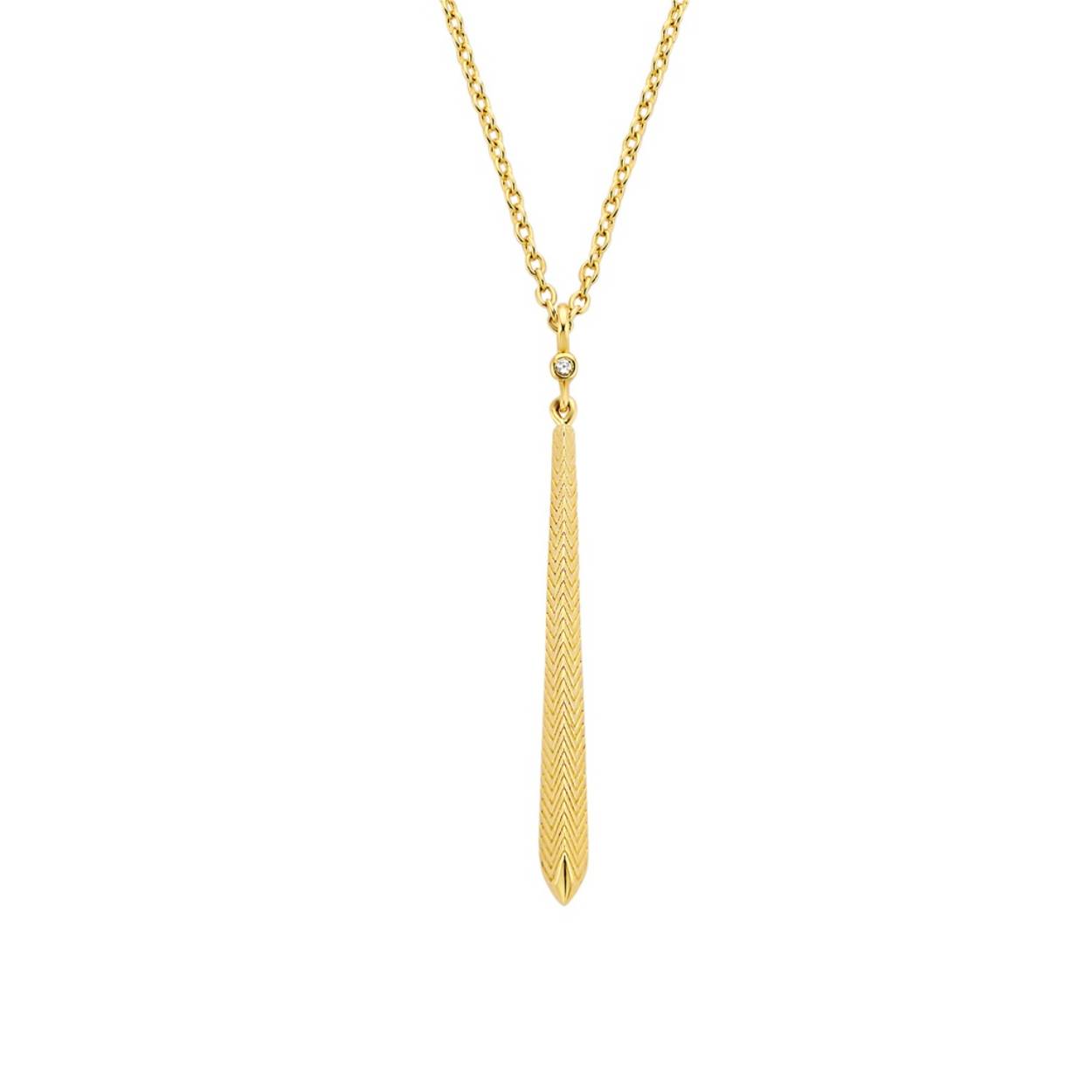 Duomo ketting
Geïnspireerd door de architecturale glorie van de Amalfi Duomo (*kathedraal), draagt ​​deze hangende ketting een enkele  diamant  en een handig  ornament met visgraatpatroon  - laaiend in de zachte zomerbries.