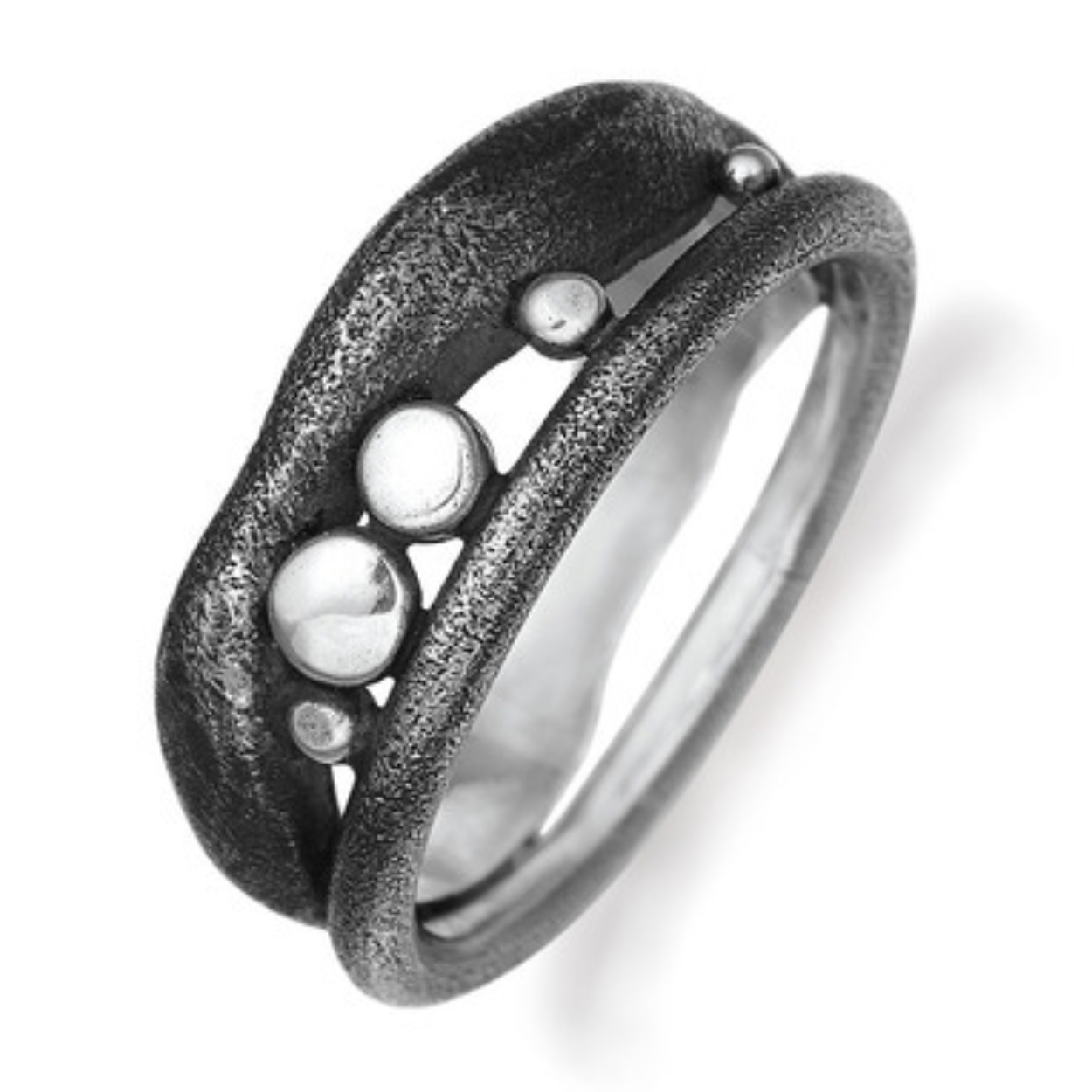 Deze prachtige zilver 925 dames ring van Rabinovich straalt door het mooie contrast tussen het geoxideerde en gerhodineerde zilver.
Bent u op zoek naar een uniek produkt dan zit u bij Rabinovich goed. Prachtige Deense ontwerpen die sieren in eenvoud en stralen door het gebruik van echte natuurlijke edelstenen.