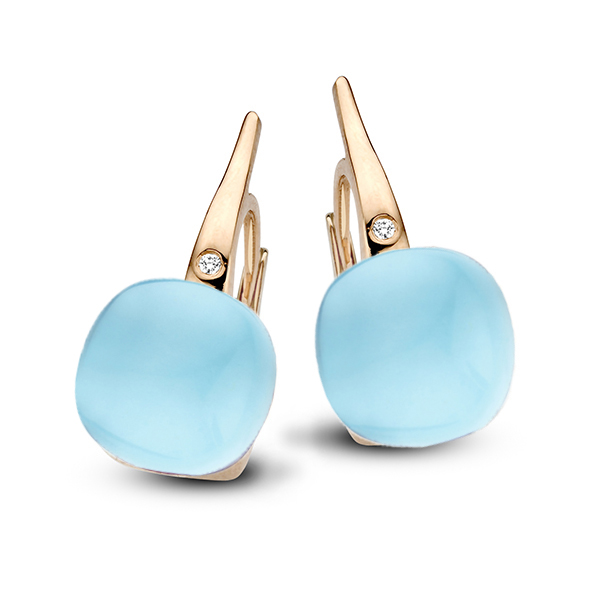 Eclectic Blue
Deze Mini Sweety oorhangers zijn gemaakt van 18kt roségoud en afgewerkt met  blauwe topaas met parelmoer en turkoois  gekenmerkt door een diamant 0.02ct