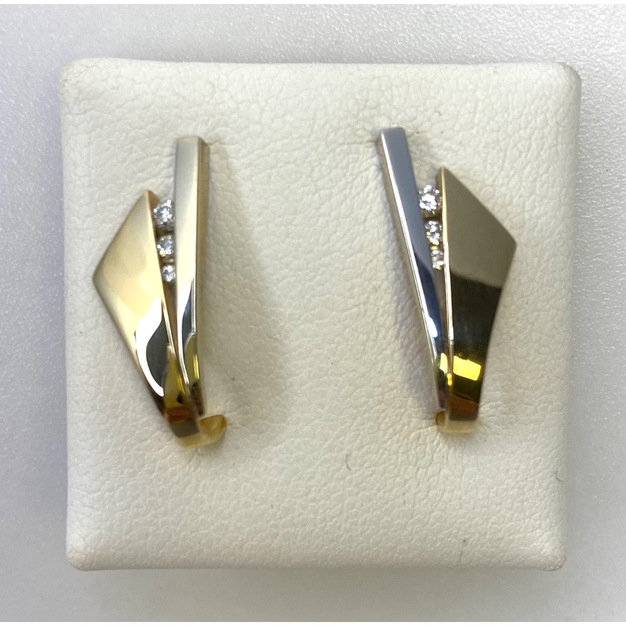 Gouden Bicolor oorknoppen met briljant 3x0.045ct
