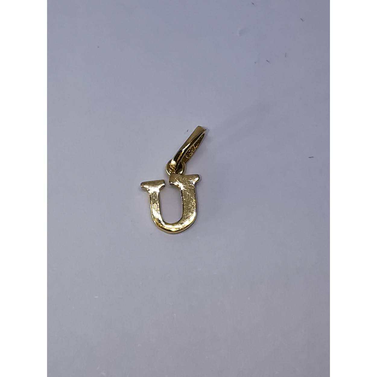 18 karaat geel gouden letter U hanger.
