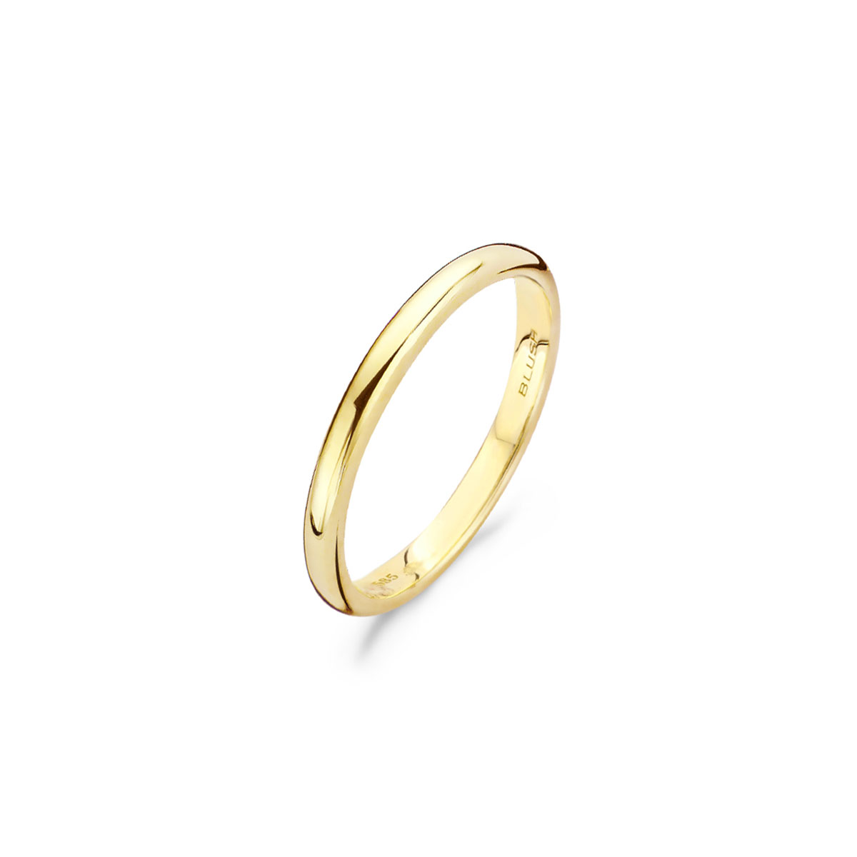 Deze simpele, gladde ring van 14k geelgoud heeft een stijlvol recht design. De band is 2 mm breed. Goed te mixen en matchen met andere ringen uit onze collectie.