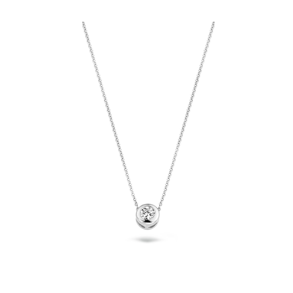 Dit collier van 14k witgoud sprankelt met een hanger met briljantgeslepen zirkonia. Het is 42 cm lang en de hanger heeft een doorsnede van 4,8 mm. Prachtig op zichzelf of in combinatie met andere sieraden met zirkonia uit onze collectie.