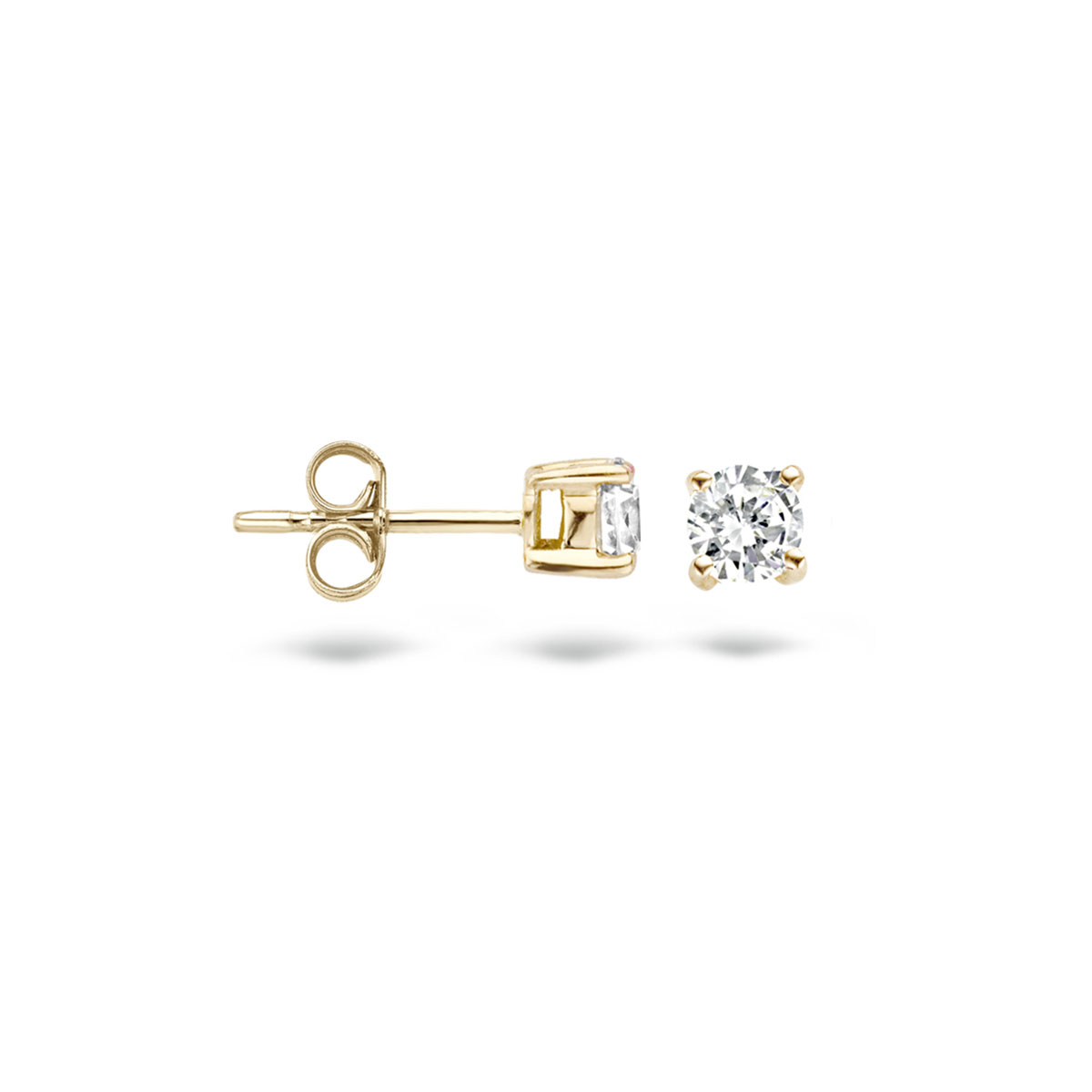 De witte zirkonia’s met een doorsnede van 5 mm in 14k geelgouden chaton zetting geven een mooie sprankeling aan deze elegante oorknoppen. De subtiele knopjes gaan heel goed samen met andere (oor)sieraden uit onze collectie.
