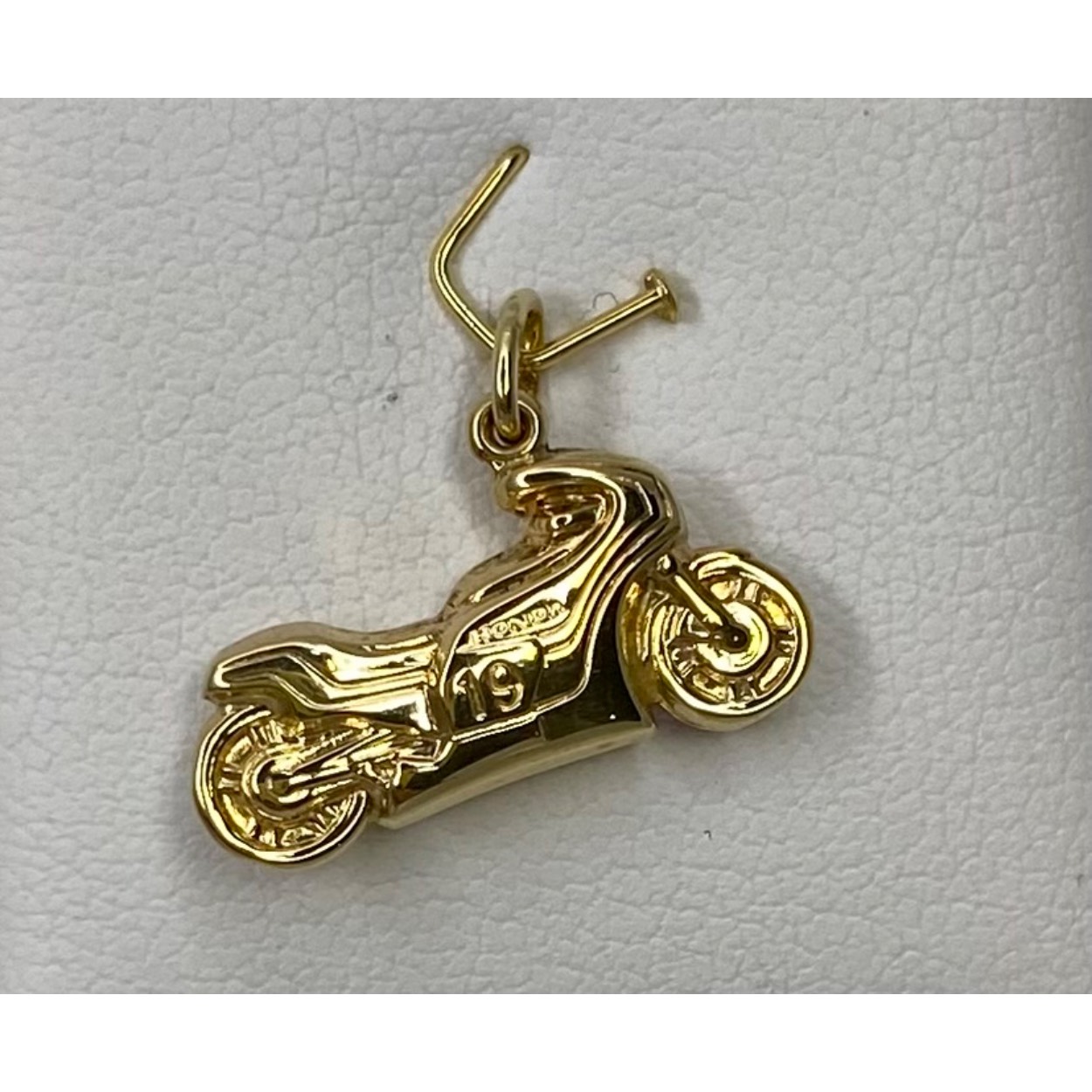 Gouden motor bedel