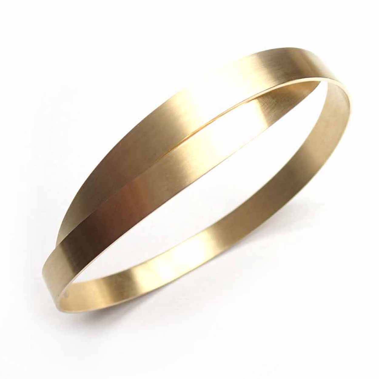 Een armband 14 krt geelgouden Cardillac model Arc