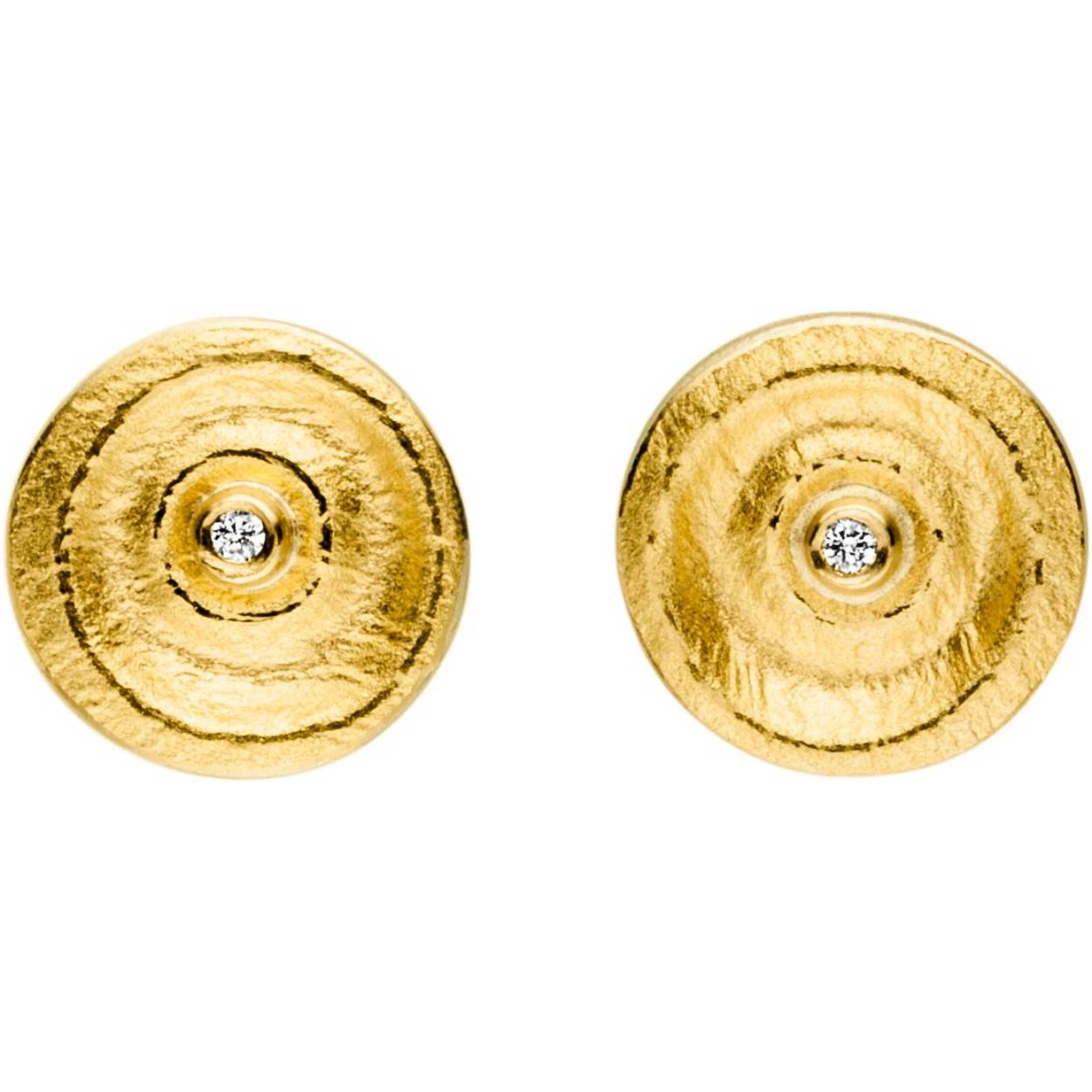 MANU Schmuck is een sieradenmerk van Duitse afkomst en zij ontwerpen hun sieraden in zilver en 22 karaat goud. De warme kleur van het 22 karaat goud geeft de sieraden extra cachet en een exclusieve afwerking mee.