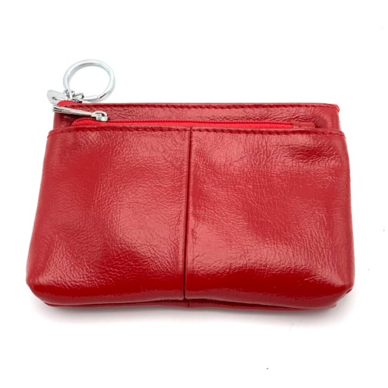 Lederen sleuteletui voorzien van voor en achterrits . Onder de toprits zit een ketting met ring en vakje voor pasjes.

Afmetingen:
Hoogte 9cm x Breed 13cm x diep 0.5cm