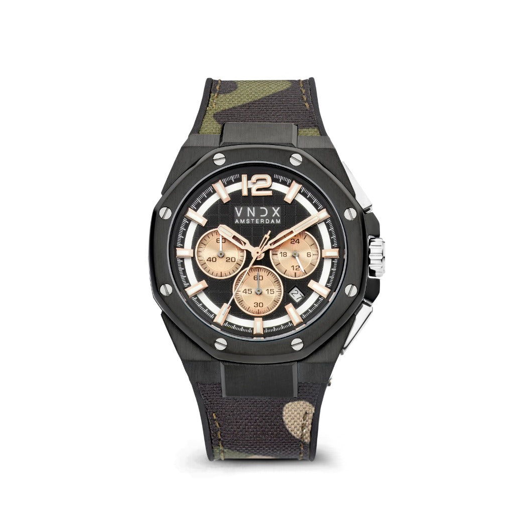 Ben jij op zoek naar een niet zo opvallend horloge dat toch opvalt? Dan is de Wise Man Camo Groen het perfecte horloge voor jou. Een uniek horloge voor een stoere, wijze man.

De silicone band die zorgt voor een flexibel en stoer uiterlijk, zorgt dat je vrij kan bewegen zonder dat anderen je door hebben. De stoere zwarte kast met zijn stralende wijzerplaat camoufleren je gebrek en tijd, zo zorgt jou Wise Man Camo Groen ervoor dat je nooit te laat bent.