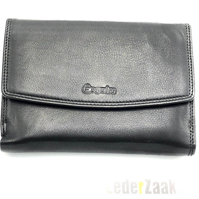 Esquire dames dubbele portemonnee in de kleur zwart. 
Deze portemonnee bied ruimte aan 10 pasjes, is voorzien van 2 vensters en heeft 2 vakken voor bankbiljetten. Deze kant van de portemonnee is af te sluiten door middel van een dubbele drukknoop. Hierdoor is dit gedeelte altijd af te sluiten, ook als deze vol is. 
Aan de andere kant van de portemonnee bevind zich een muntvak, deze is af te sluiten met een klep met drukknoop. 

Afmetingen: ongeveer 13,5 x 10 x 3 cm
