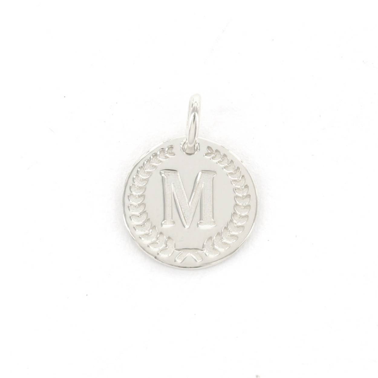 Voor deze hanger heb je een Imotionals ketting nodig. Imotionals kettingen hebben een klein oogje dat door de hanger past.

De collectie hangers en bedels van Imotionals bestaan uit initialen en symbolen. Kies je collier en bedel(s) naar keuze en creëer zo je gepersonaliseerde Necklace.  Je schuif de bedel aan het collier, de lengte kun je zelf bepalen, en hoe leuk is is om 2 of 3 lengtes samen te dragen. Creëer your own Necklace Party.

Imotionals is een zilveren sieradenlijn bestaande uit dunne colliers en hangertjes, het laatste in de vorm van initialen en symbolen. waarmee je door middel van colliers, initialen en symbolen expressie geeft aan jou gevoelens of gedachten.

Een letter sieraad zorgt ervoor dat je jouw look een persoonlijke touch kan geven. Kies voor je eigen letter of de letter van je beste vriendin, vriend, moeder of iemand anders die je dierbaar is. Je kunt er zelfs een hele naam aan hangen, met bijvoorbeeld een hartje of sterretje symbool voor extra betekenis. Ook mega leuk om te geven als cadeautje. Get it before it's gone!