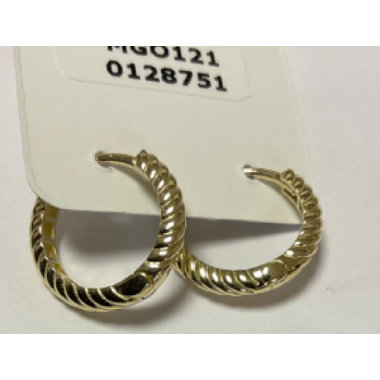 Gouden creolen gedraaid MGO121