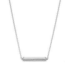 Dit prachtige Dames Fossil Vintage Glitz collier JF02438040 heeft een opvallende trendy look. Het collier is vervaardigd uit staal en glimmend afgewerkt in de kleur zilver. Voor extra "sparkle" is de hanger aan het collier bezet met schitterende zirkonia's. Hierdoor is dit collier een echte eyecatcher! Het sieraad wordt in de originele Fossil verpakking geleverd.