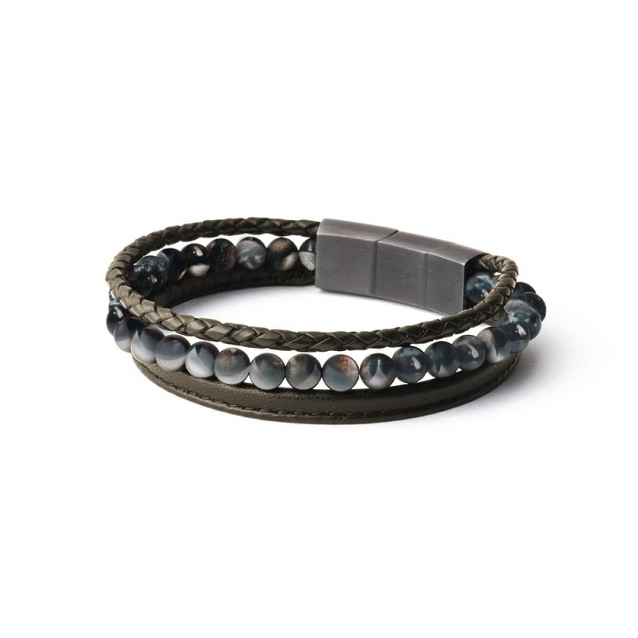 De Triple Green armband werd gemaakt met Italiaans nappaleer en 6 mm groene agaat natuursteen. De armband is verstelbaar van maat 20,6 - 21,5 cm


