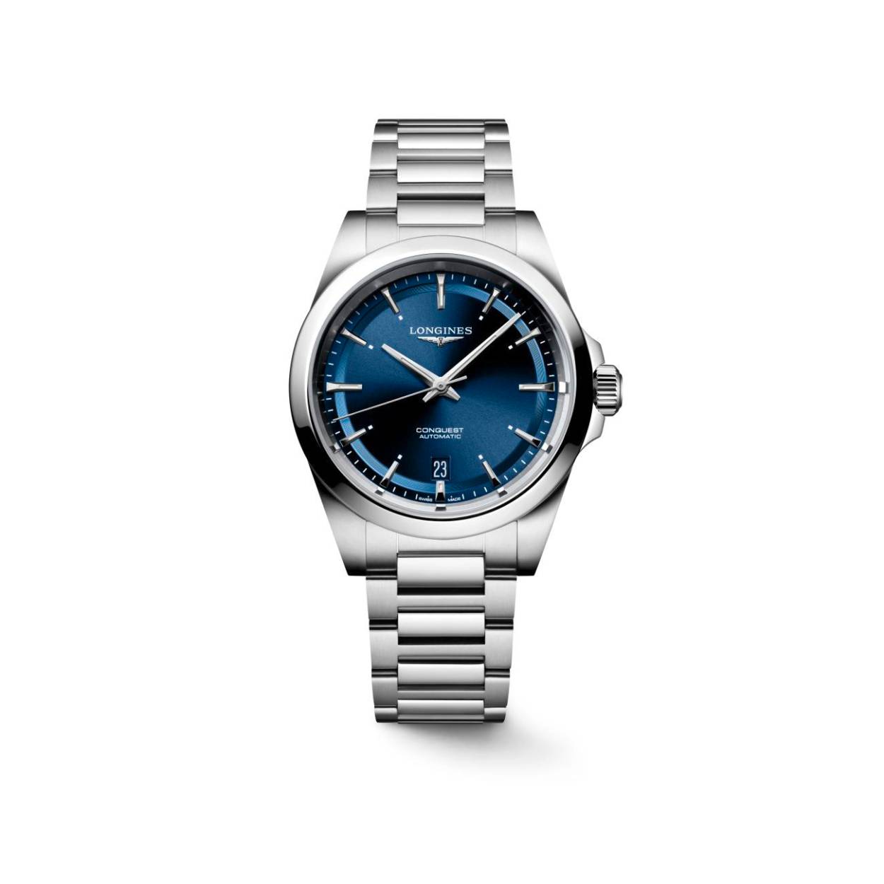Dit Longines horloge behoort tot de Conquest collectie.
Referentienummer: L3.720.4.92.6

Dit Longines Conquest horloge is voorzien van een automatisch kaliber L888 uurwerk met een gangreserve van 72 uur. De kast en band zijn gemaak van roestvrijstaal. Het horloge heeft een diameter van 38 MM en is getest op een waterdichtheid van 10 ATM / 100 M. De blauwe sunray wijzerplaat is voorzien van een datumvenster op 6 uur. De wijzers en indexen zijn voorzien van Zwitsers Super-LumiNova® voor een betere leesbaarheid in het donker. Het horloge is voorzien van een krasvrij saffierglas.

