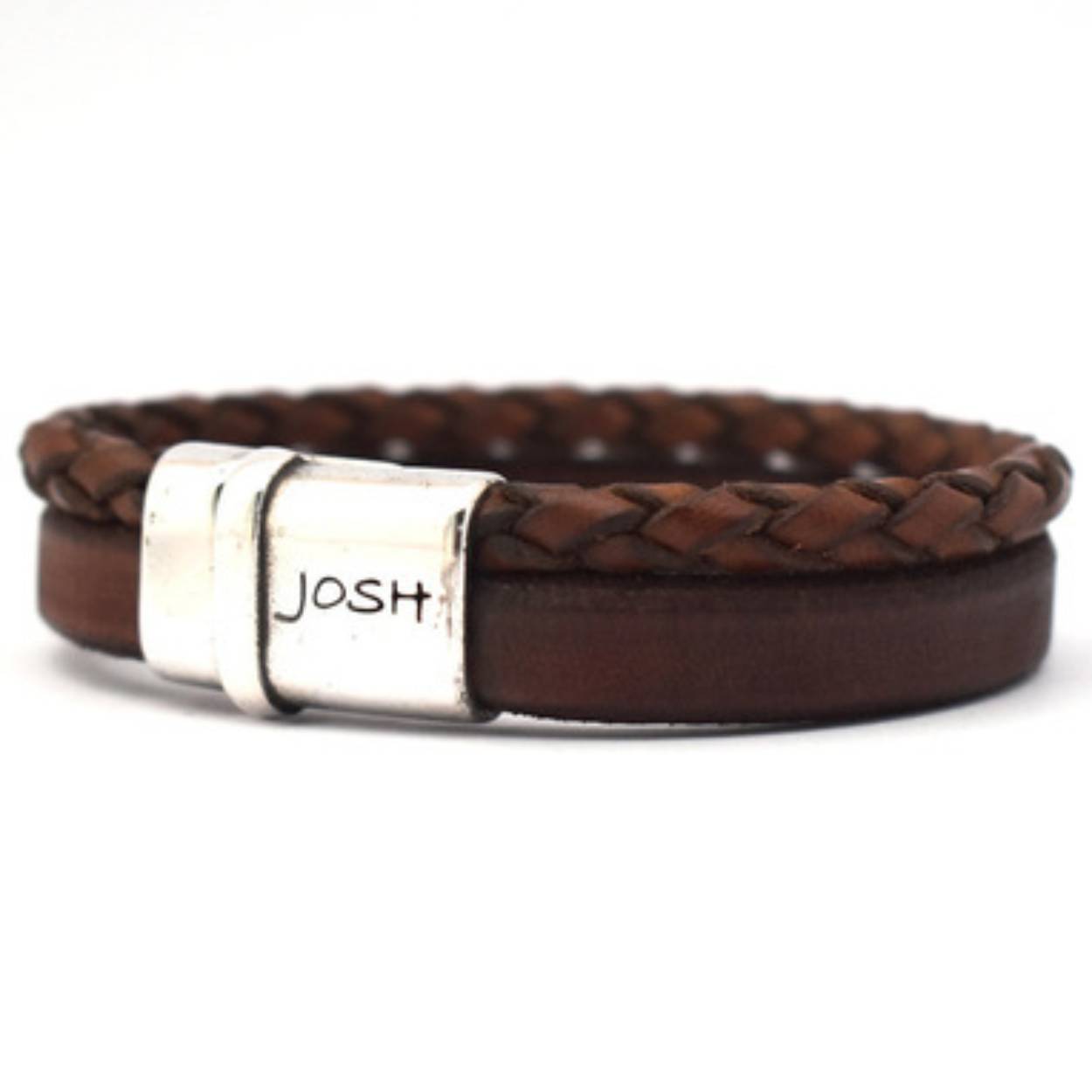dubbele bruine armband bruin leer met een zilverkleurig slot 
maat 22