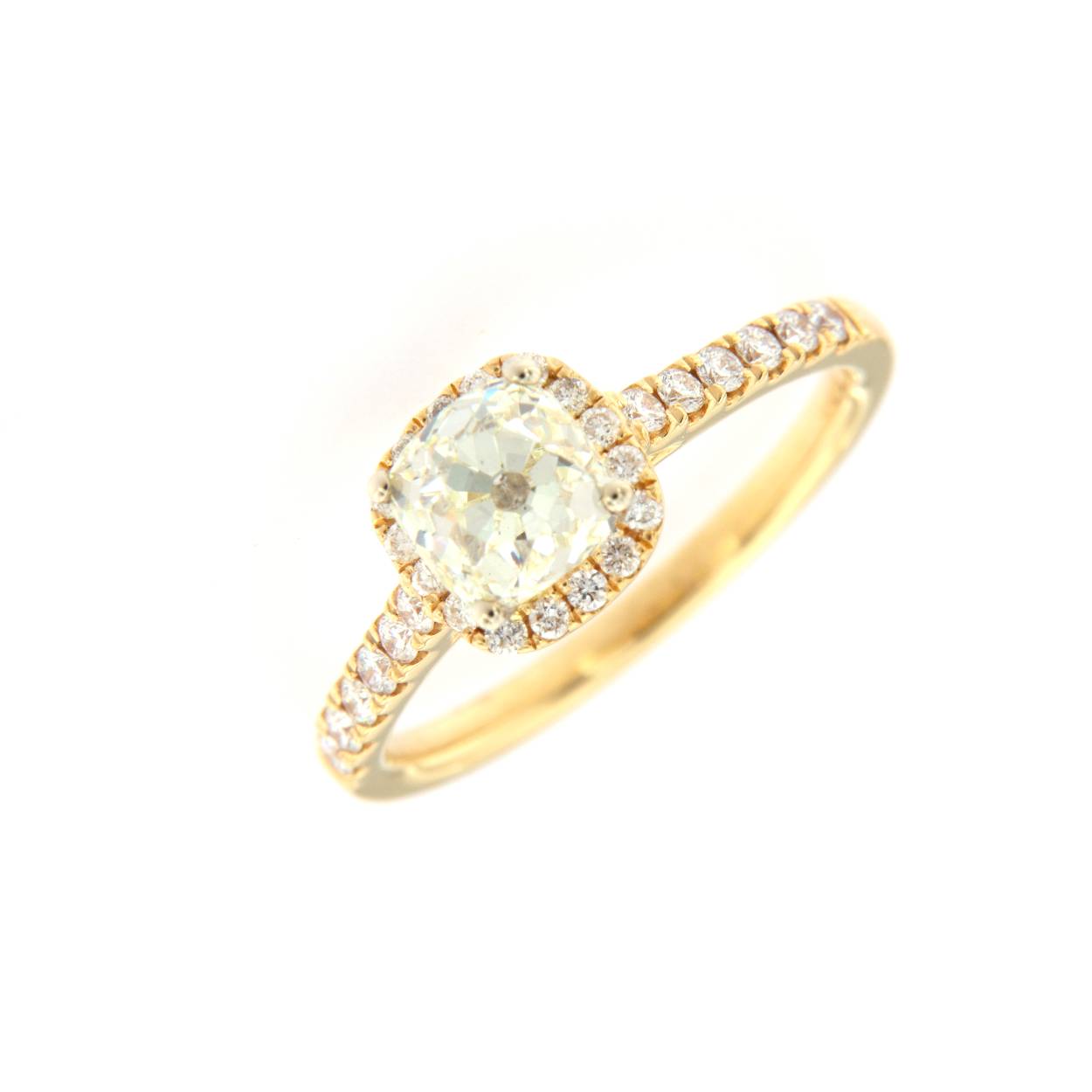 Een verlovingsring waar iedere vrouw JA tegen zegt!!!!
Centrale diamant van 1.32ct fancy lime yellow in old cushion cut.
Deze prachtige historische steen (geslepen rond 1890) wordt nog versterkt door de briljanten (0.28ct) die er rond en in de band gezet zijn.