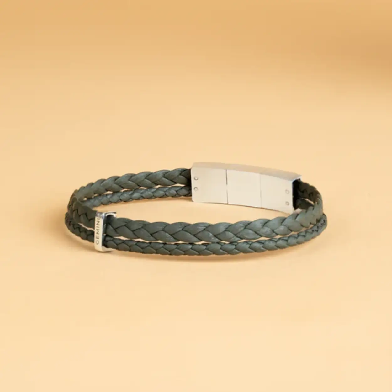 Gemini 2 rijig gevlochten nappalederen armband
O56 Duo Green M-L