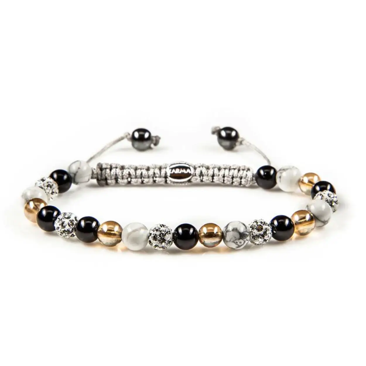 De Karma Armband Spiral Black Meets Gold XS is een elegante sieraad. Deze armband combineert een stijlvolle zwarte en gouden spiraal met een witte kristal. Draag hem solo voor een verfijnde look of combineer met andere armbanden voor een persoonlijke touch. Perfect voor elke gelegenheid.