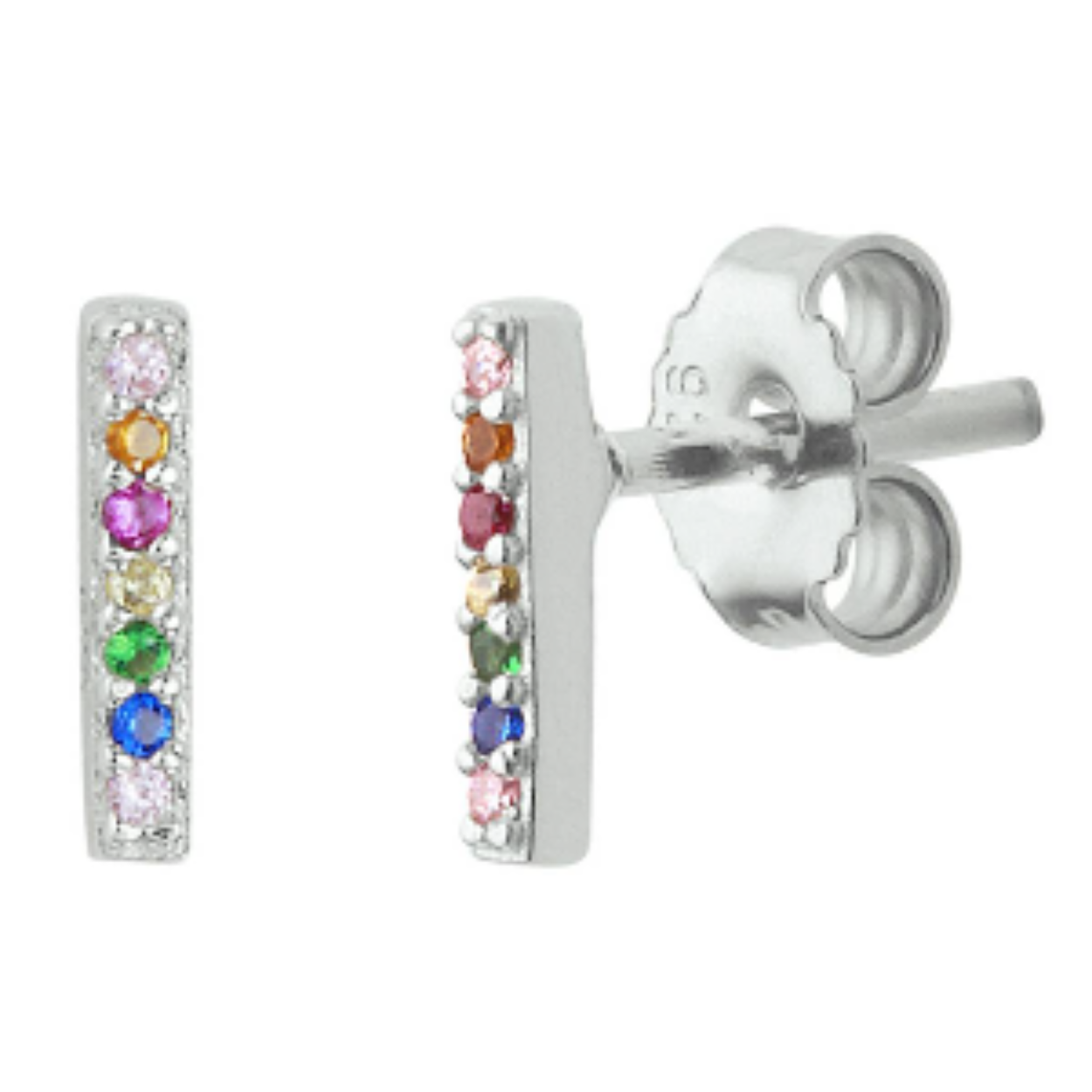 Gerhodineerd 925 zilveren oorknoppen in de vorm van een balkje uitgevoerd met een gekleurde zirkonia rij. De oorknoppen hebben een afmeting van 7x1.4mm.