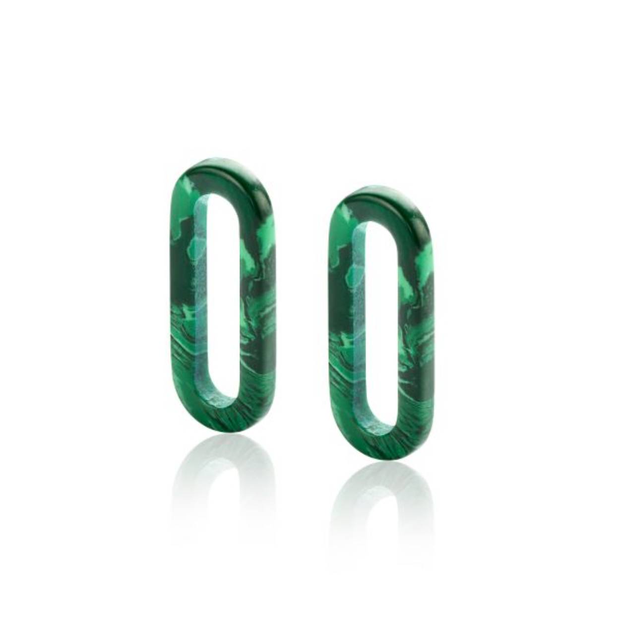ZINZI ovale oorbedels 19mm in trendy malachiet groen. Hang ze gemakkelijk aan je ZINZI oorringen. De open ruimte is 3.5mm, waardoor deze oorbedels aan oorringen t/m 3mm buisdikte gehangen kunnen worden.
