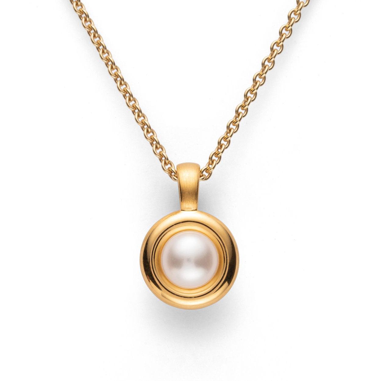 Deze edele, vergulde hanger van gematteerd en gepolijst 925/- sterling zilver is de perfecte uitdrukking van de witte kweekparel (1,46 kt) als symbool van tijdloze schoonheid. Een eenvoudig en tegelijkertijd elegant sieradenontwerp van de ontwerpers Nadine Resch. Ook verkrijgbaar in combinatie met de bijpassende oorknopjes, de bijpassende ring en de bijpassende armband.