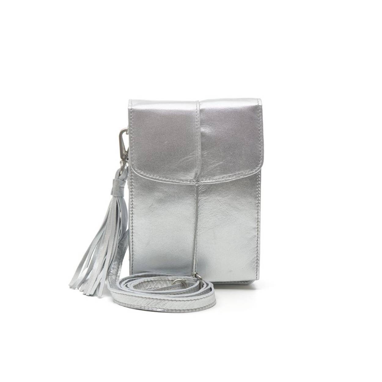 Op zoek naar een handige crossbody tas, met veel opbergmogelijkheden? Dan is dit kleine, leren tasje een echte match! De Mover heeft een flap met magneetsluiting en een opvallende streep over de tas. De vele handige opbergvlakken binnenin bieden veel ruimte voor al je pasjes en je telefoon. Met de verstelbare, afneembare schouderband en afneembare kwast aan de zijkant stijl je de tas naar wens. Via de lus aan de achterzijde kun je dit kleine, leren tasje aan je riem dragen. Multifunctioneel dus! 