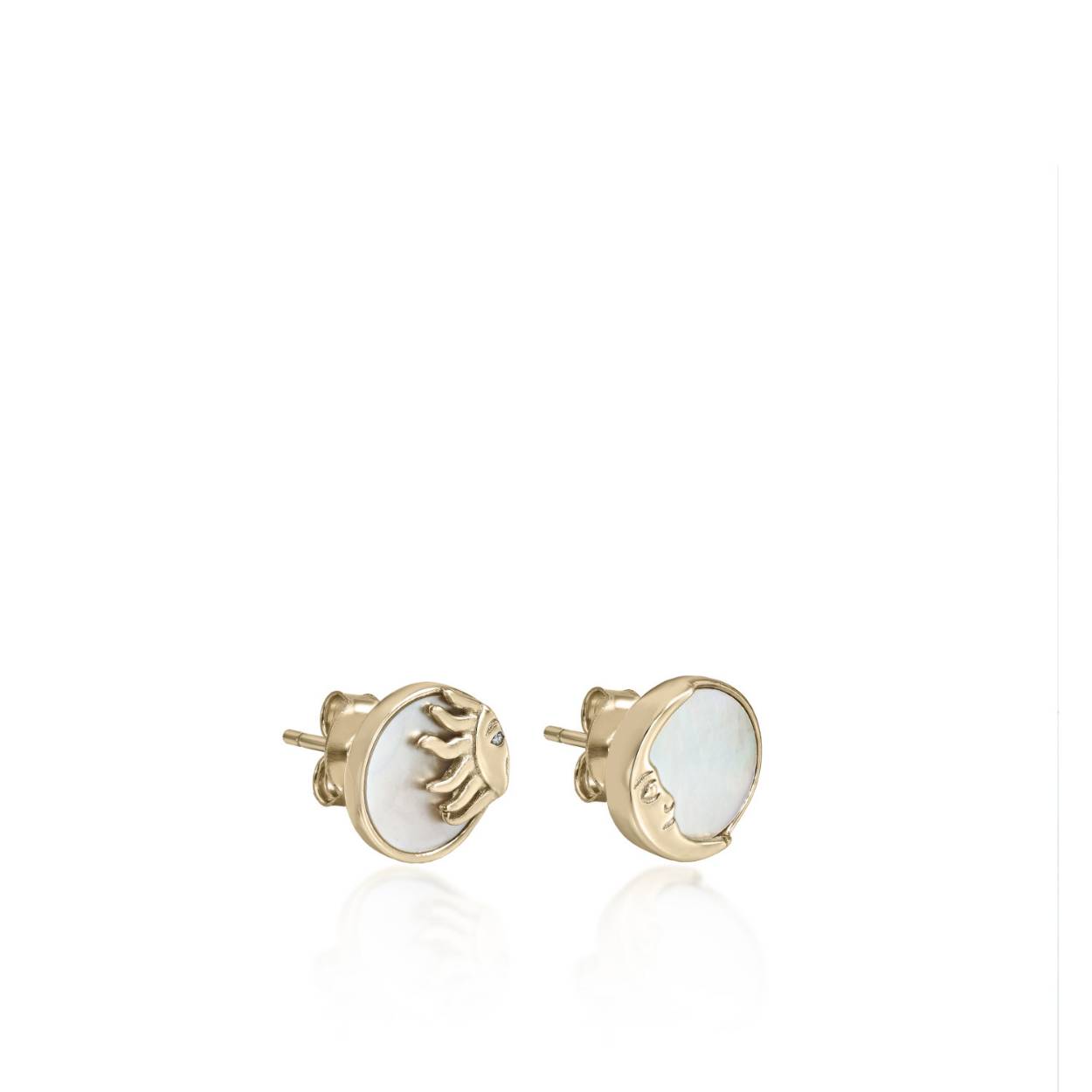 Small earrings sun and moon design with opal. The perfect design to complement your daily looks and give them a touch of freshness. Gold plated silver earrings with sun and moon design with opal. Perfect to wear with the matching pendant and ring, you'll love them!
