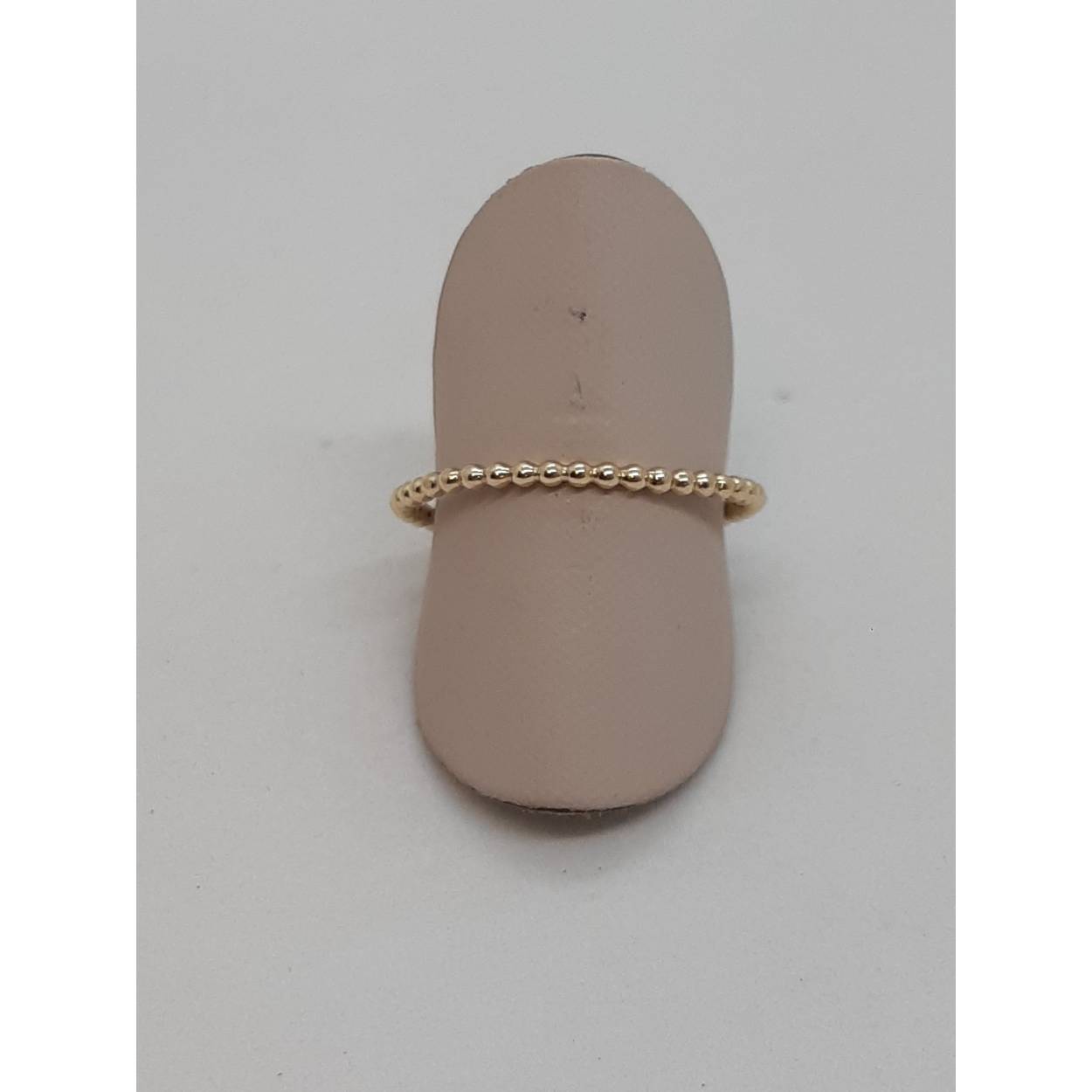 Deze prachtige gouden damesring, modelnummer BREA-RDL-0002811, van ongedefinieerd merk is gemaakt van 14-karaats goud. De ring heeft een glanzende afwerking en is maat 54. Perfect om te dragen als een verfijnd en elegant sieraad bij formele gelegenheden of als een dagelijks statement piece. Ideaal te combineren met gouden accessoires voor een complete look.