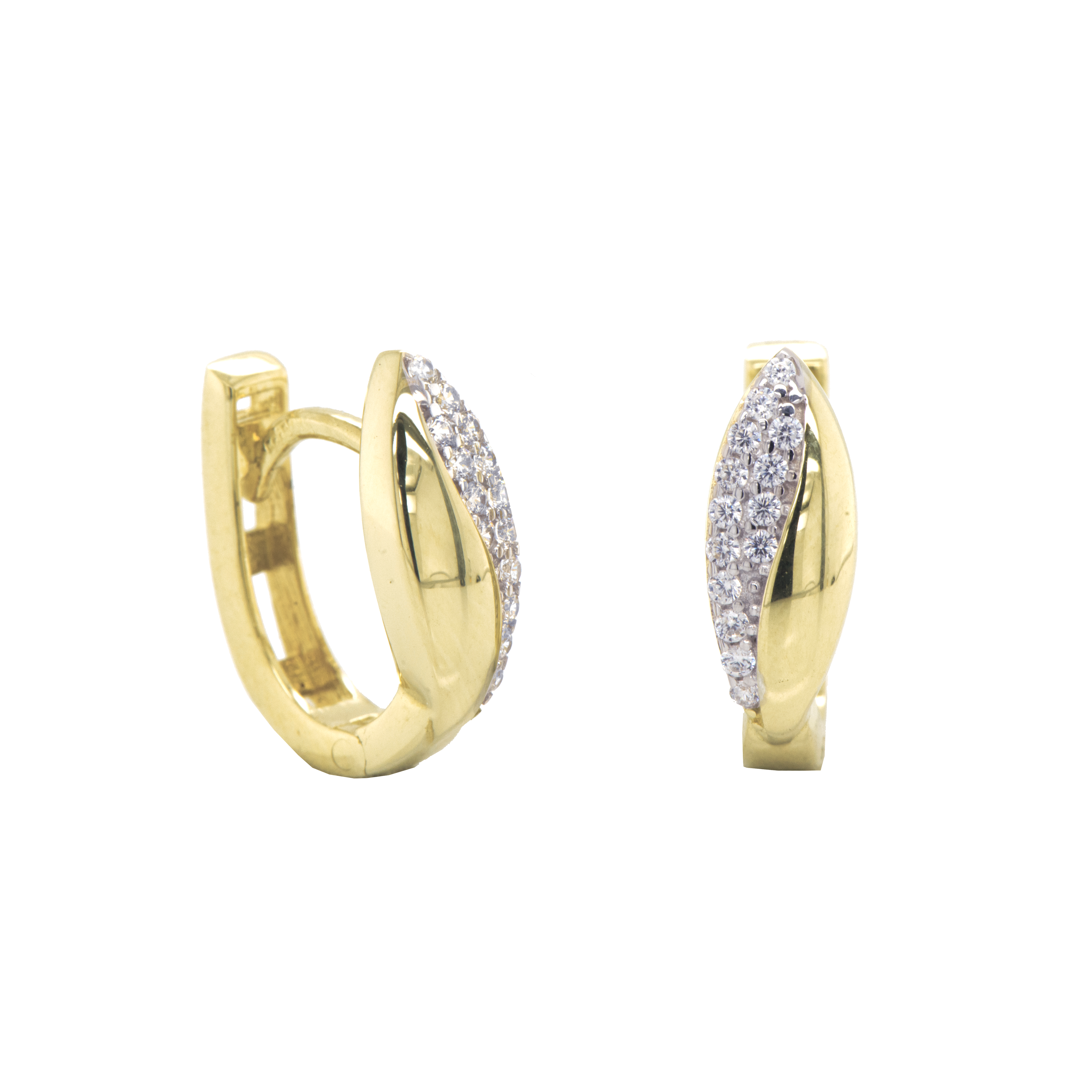 Deze geel gouden klapoorringen zijn ontzettend elegant. Deze oorringen hebben twee rijen met briljant geslepen zirkonia stenen. Deze oorringen schitteren letterlijk door de zirkonia stenen. De voorkant van de oorring valt mooi plat op het oor.