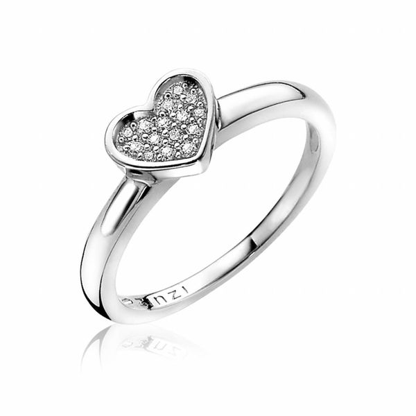 ZINZI zilveren gladde aanschuifring met een hart, vol bezet met witte zirconia's. Gemakkelijk te combineren met andere zilveren Zinzi aanschuifringen. Mix & match! De ring is vervaardigd van eerste gehalte zilver (925) en met extra rodiumlaag voor mooie glans