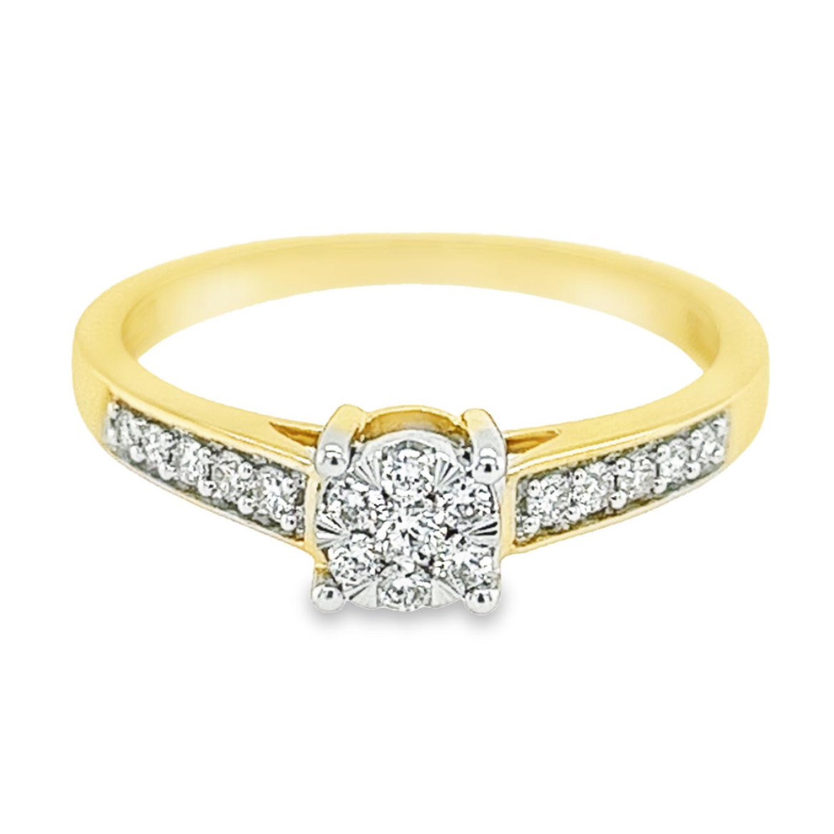 Deze geel gouden ring heeft een werkelijk schitterende uitstraling. De meerdere briljant geslepen diamanten zorgen voor deze prachtige schittering. Het totaal karaat gewicht is 0,25 en de briljanten zijn van mooie kwaliteit met zuiverheid SI1. De zetpoten zijn van bovenaf witgoud van kleur waardoor de briljant schittering extra mooi wit van kleur is.